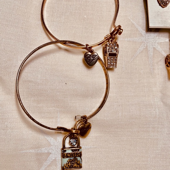 Lucky Brand earrings and matching bracelet… - Picture 3 of 4